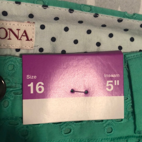 ** 5 for $25** BNWT Merona Eyelet Shorts - Picture 5 of 5